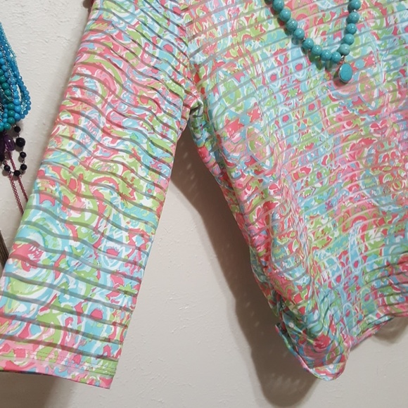 Beautiful blouse, it has several colors. - Picture 3 of 7